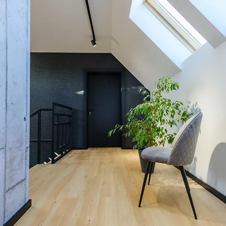 Apartment 285