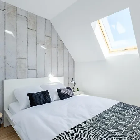 Apartment 285